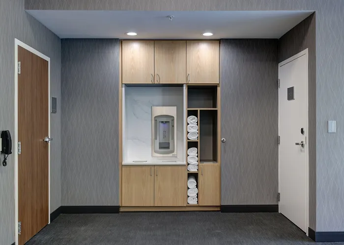 Courtyard By Marriott Iowa City University Heights